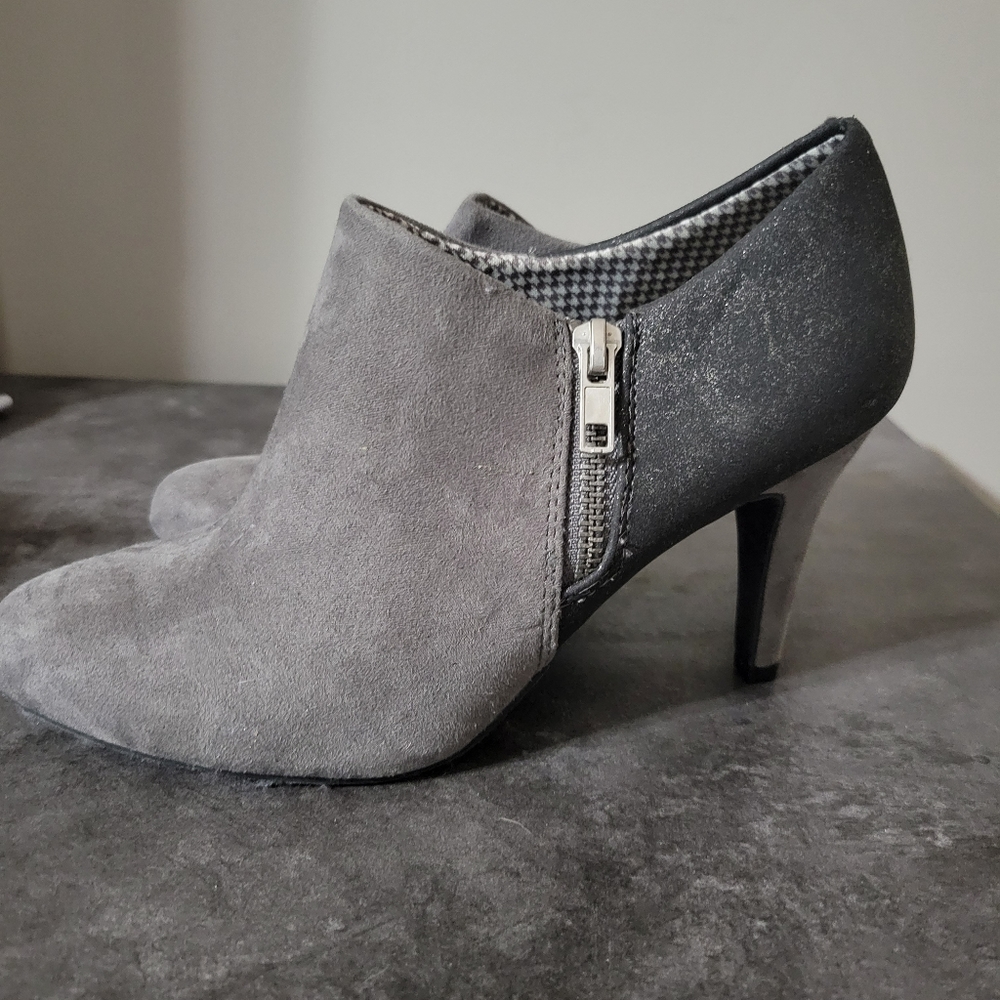 Heels - Picture 3 of 6